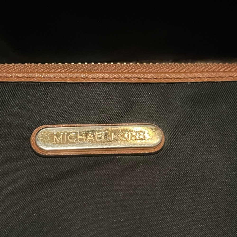 Michael Kors Black and Tan Tote with Wallet - Picture 3 of 15